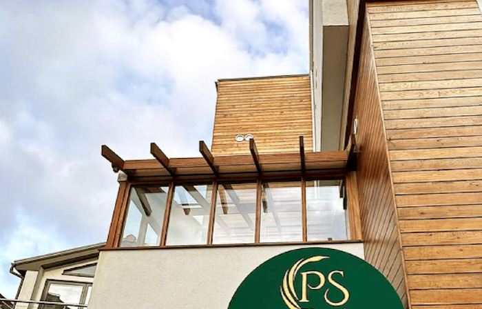 Pinnacle Suites Hotel