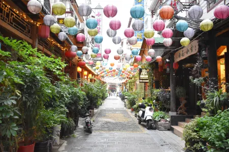 Zhangjiajie Yuhua Xiaoshe Homestay (Railway Station Tianmenshan Cableway Station)