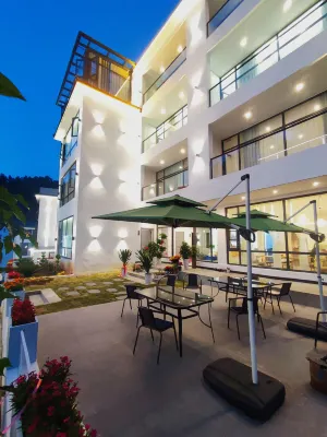 Huangchuan Banshan Xiyu Homestay (Laojunshan Zhongling Cableway Branch)