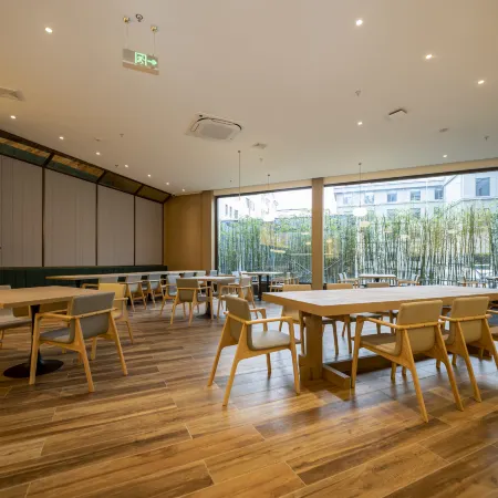 Zoucheng Mehood Hotel (Yishan North Road Sports Park)