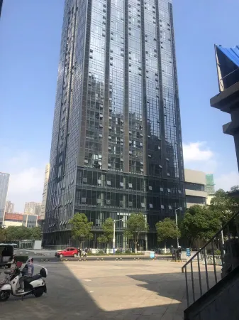 Geyou Apartment (Liuhe Xiongzhou Subway Station Guesthouse) Отели рядом с достопримечательностью «Wanshougong»