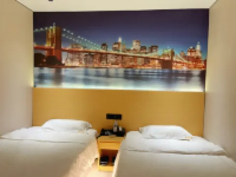 Tianshun Hotel (Guangzhou ERGONG subway station store) Hotels near nike