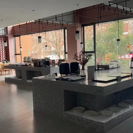 Sanpin Hotel (Suzhou Guanqian Pedestrian Street Pingjiang Road Branch)