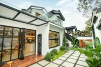 Under the big tree の XiYue Homestay