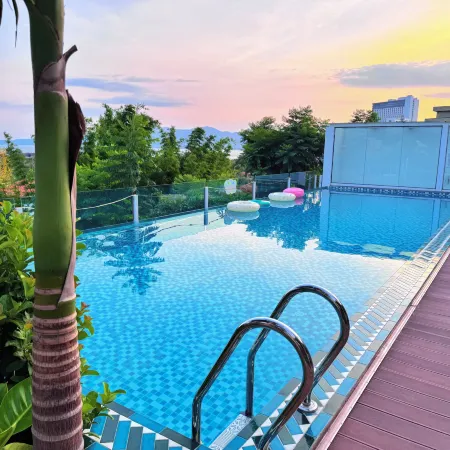 Fuxian Lake Xunhai Swimming Pool Homestay