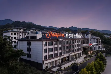 Hilton Garden Inn Luanchuan Laojun Mountain Отели рядом с достопримечательностью «Butterfly Valley»