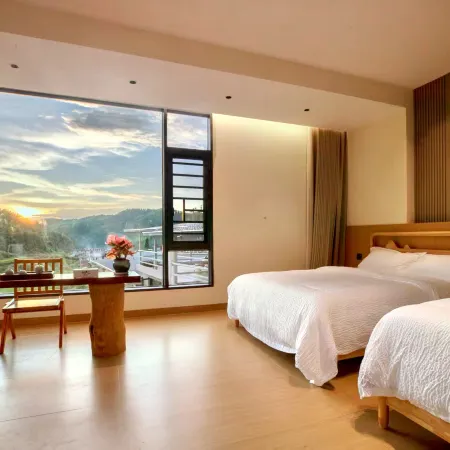 Shoreline Lodge