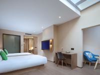 汉庭酒店(南京中山北路和平影城店) - 零压高级双床房
