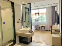 Unitour Hotel (Chongzuo Longzhou Hong Bajun Square) Hotéis em Condado de Longzhou