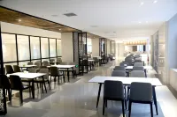 Mingzhu Grand Hotel Hotels in Lixin