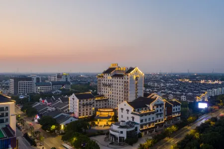 GOLD RIVER-SIDE RESORT HOTEL WUZHEN Отели рядом с достопримечательностью «Temple of General Wu»