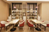 Borrman Hotel (Yongzhou High-Speed Railway Station Vision Plaza) - 2-Star