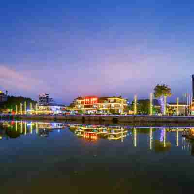 龍湖島大酒店（德慶龍母大街店） Hotel Exterior