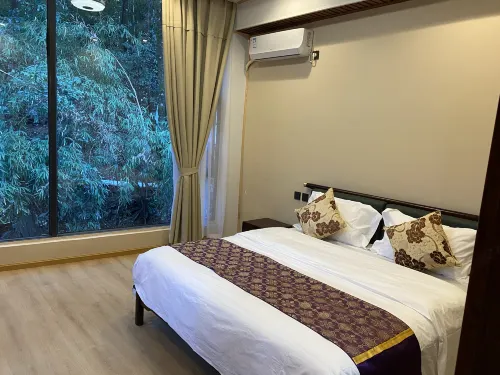 Jizu Mountain Wild Restaurant Inn Hotel a Binchuan