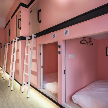 Owl Hostel Отели рядом с достопримечательностью «Канатная дорога над озером Солнца и луны»