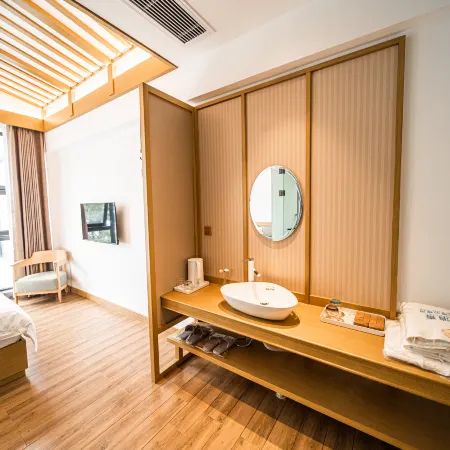 Yueyang Bamboo Mountain Residence