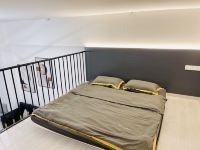 汕头荟一群光公寓 - loft复式黑金系列海景巨幕投影大床房