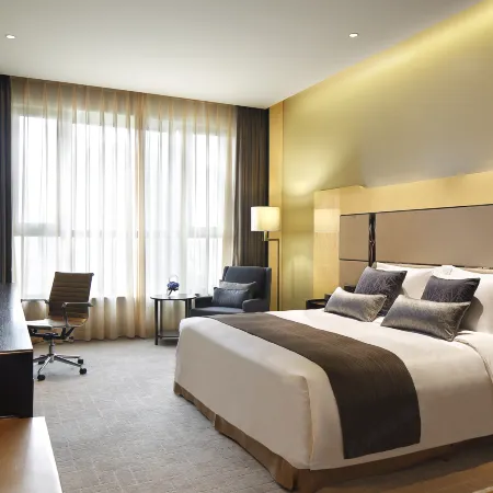 Crowne Plaza BEIJING LIDO by IHG Отели рядом с достопримечательностью «Станция метро Wangjing»