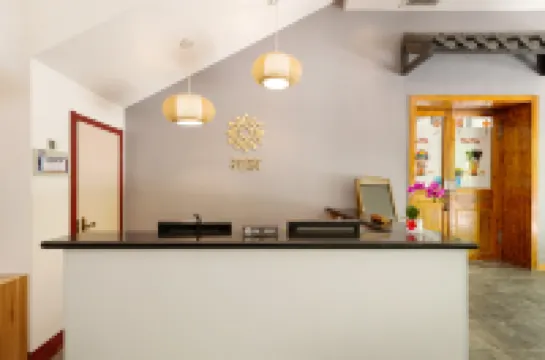 Floral Hotel · Manchengyaju Hotel (Qufu Sankong Scenic Area)