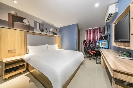 Super INS Jingyi E-Sports Hotel (Minhou University Town Jinyu Subway Station)