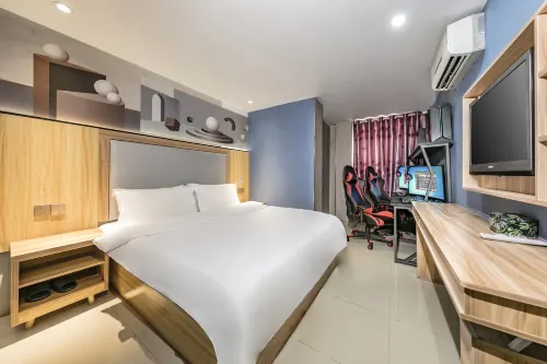 Super INS Jingyi E-Sports Hotel (Minhou University Town Jinyu Subway Station)