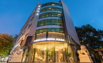 Jiqing Hotel (Kunming Green Lake)