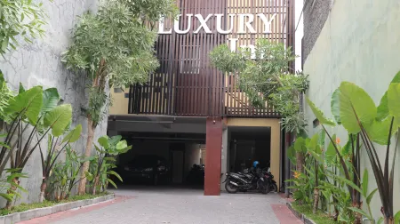 InnHome Solo Jajar Отели рядом с достопримечательностью «Музей Батик Данар Хади»