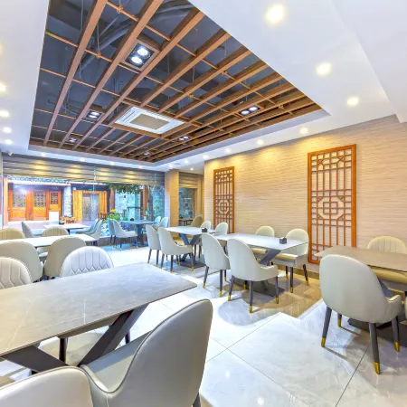 Ningjing Hotel (Ningbo Tianyi Square Chenghuang Temple)