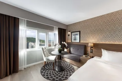 Radisson Blu Plaza Hotel, Oslo Hotel dekat Summit Bar