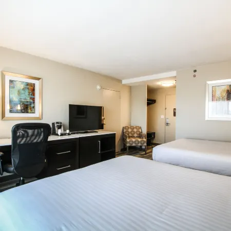 Holiday Inn Express San Diego Downtown by IHG Отели рядом с достопримечательностью «Музей Железнодорожных Моделей»