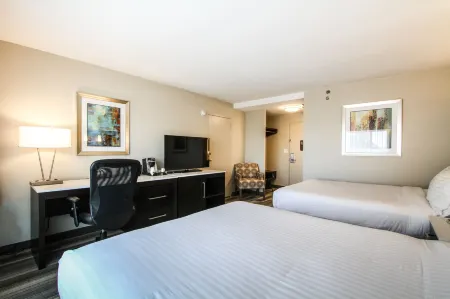 Holiday Inn Express San Diego Downtown by IHG Отели рядом с достопримечательностью «REV»