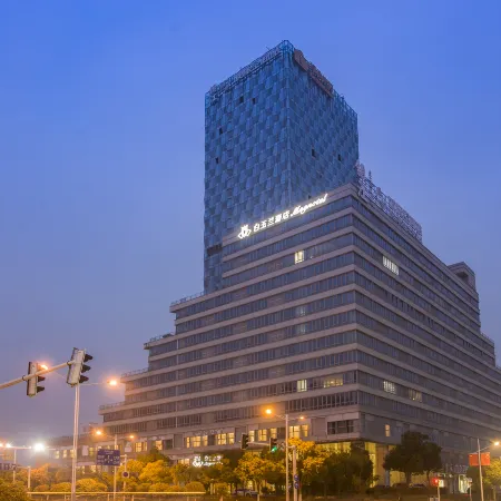 Magnotel (Zhenjiang South Railway Station Greenland Plaza Branch)