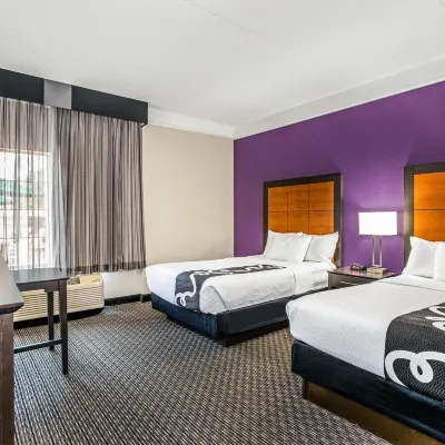 La Quinta Inn & Suites by Wyndham Orlando Airport North Hotels near Orlando Intl. Airport