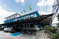 Udomsuk Hotel - parking