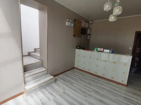 Cuoqin Jiawei Hotel Отели в г. Цоцинь