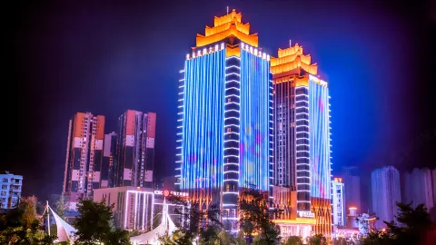 Grand New Century Hotel in Личуань