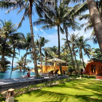 Vida Loca Sunset Beach Resort