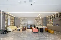Tongliao Wanda Plaza Xilamulun Street Atour Hotel - parking