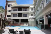 Circle Inn - Iloilo City Center - С бассейном