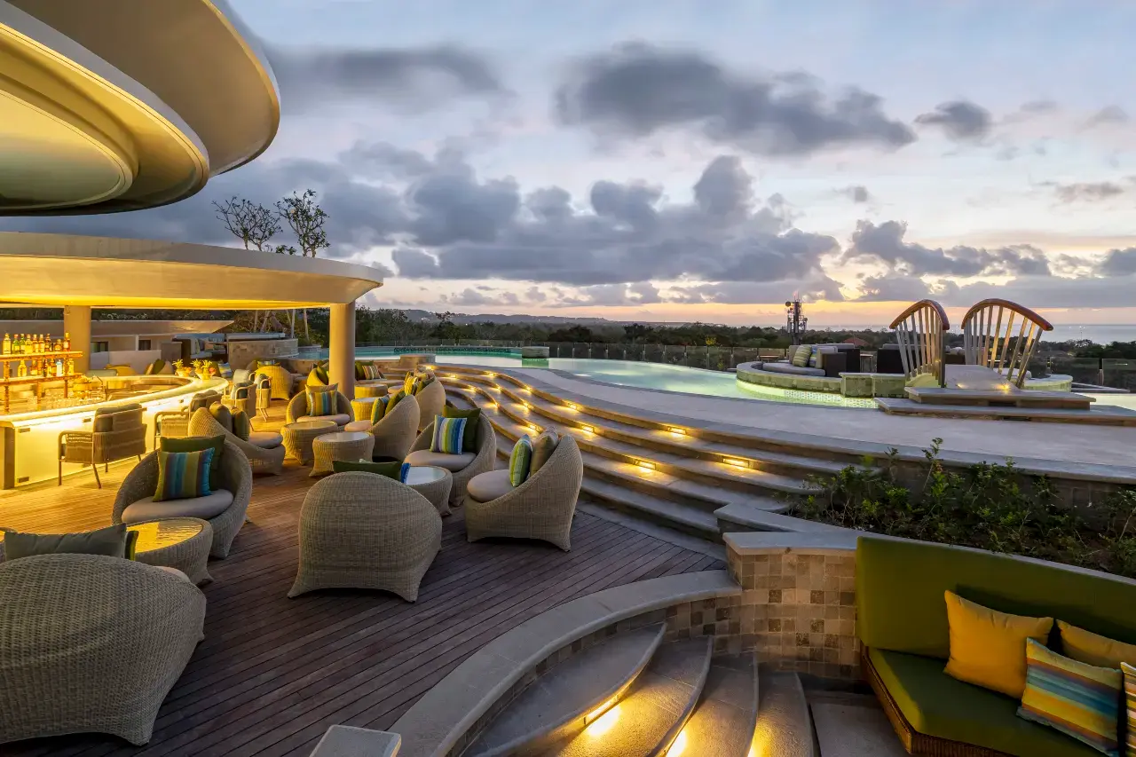 짐바란 최고의 오션뷰를 자랑하는 루나 루프탑 수영장