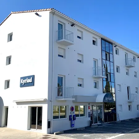 Kyriad Montpellier Ouest - Saint Jean de Vedas Отели рядом с достопримечательностью «Больница «Сен-Рош»»