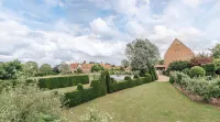 Lavish Tudor Hall & Gardens - Sleeps 14
