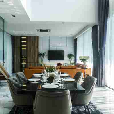 YiZen Designer Gallery 5BR Pool Villa Dining/Meeting Rooms