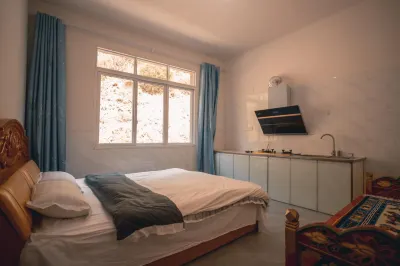 Spring Yan Homestay Hotels in Zhonggu Village/Mugecuo