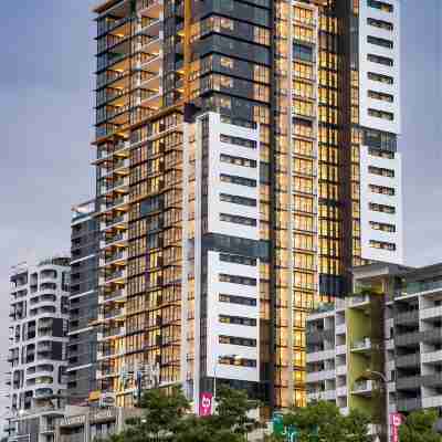 Lovely 2 Beds Apt with City View at South Brisbane Hotel Exterior