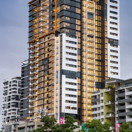 Lovely 2 Beds Apt with City View at South Brisbane Отели рядом с достопримечательностью «CityCat Ferry»