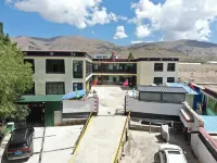 Xianglong Hotel Hotels in Lhünzê