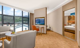 Vienna Hotel(Xingshan High Speed Rail Station Store)