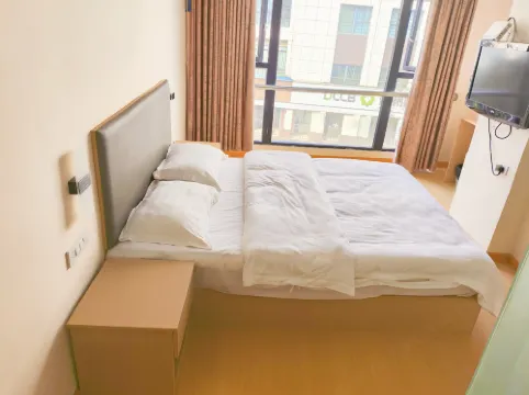 Quxian Peninsula Inn