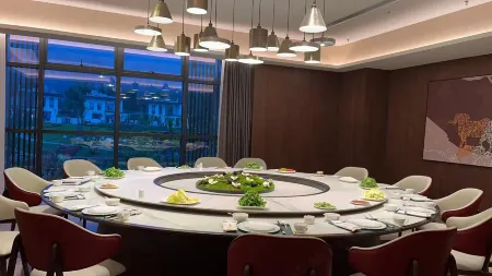 Butuo Black Sheep Grand Hotel Отели в г. Буто